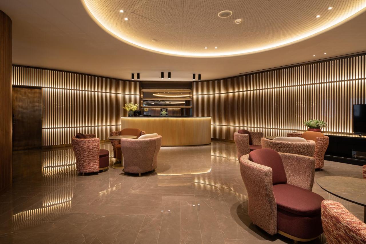 فندق Eurostars Aliados بورتو المظهر الخارجي الصورة The lounge at Hong Kong International Airport